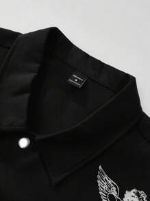 Manfinity EMRG Conjunto de camisa de manga corta con estampado de carta de Cupido y pantalón corto con cordón en la cintura, informal y de calle, para hombre, de verano