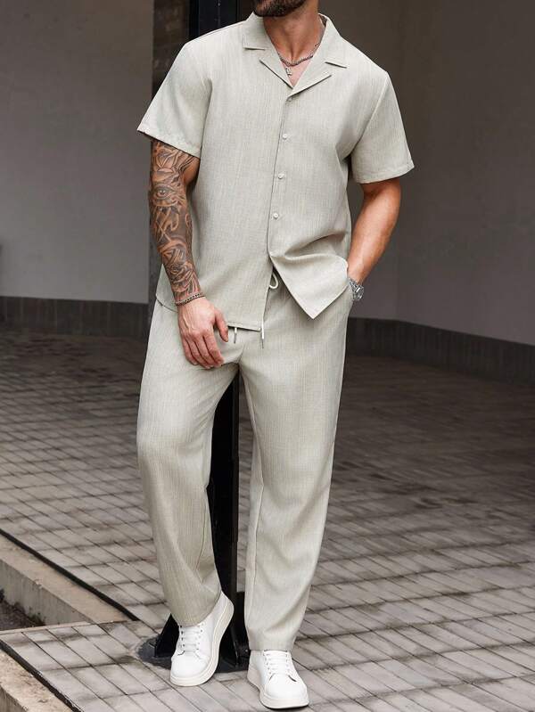 Manfinity CasualCool Plus Size Men 2 Piece Set Solid Color Short Sleeve Shirt & Pants