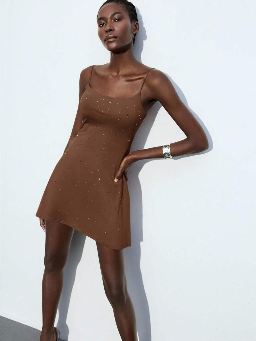 Maija Robe mini avec paillettes et strass, style casual chic pour mariage automne 2025, tenue d'invité, tenue d'aéroport, style bohème pour vacances, festival de musique sur la plage, saison de remise des diplômes, tenue d'anniversaire casual chic pour le bureau - Tabac - Voir 1