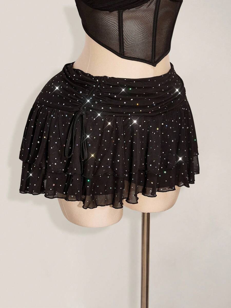 SHEIN ICON 加大码迷你分层褶饰系带裙，高开衩，亮片网眼细节 - 黑色 - 查看 1