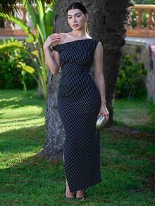 Andrea Bello Damen gestreiftes asymmetrisches Rüschen-Figurkleid mit Kragen