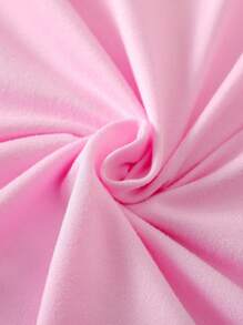 SHEIN 2 piezas Conjunto de pijama para niña, que incluye una blusa de manga corta y cuello redondo en color rosa y un pantalón largo de estilo minimalista en colores azul claro, blanco y gris con un detalle de lazo rosa. El diseño minimalista lo hace fácil de combinar. La tela es elástica, transpirable y de punto, y se puede lavar a máquina para un cuidado fácil y cómodo. (Se venden por separado 3 conjuntos) Moda de vuelta al colegio - Multicolor - Ver 7