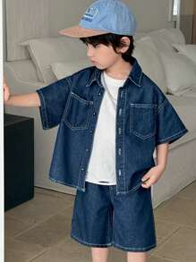 SHEIN 男童 2 件套夏季休闲风格海军蓝柔软简约基础撞色线条超大宽松短袖牛仔衬衫和宽松百慕大牛仔短裤套装，适用于儿童服装男童服装日常装春夏两件套服装、海滩度假装、儿童乡村装、男童街头装、男童返校装