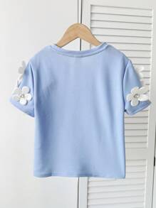 SHEIN 青少年女孩休闲优雅手工3D花卉装饰圆领短袖合身针织上衣 - 淺藍色 - 查看 2