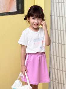 SHEIN Conjunto de camiseta con estampado de lazo y logo, y minifalda casual para niña - Multicolor - Ver 3