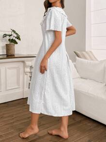 SHEIN V-Ausschnitt Spitze Patchwork locker sitzende Kurzarm Hohlstrick Jacquard Damen Nachthemd, Moo Moo Schlafkleid - Weiss - Übersicht 3