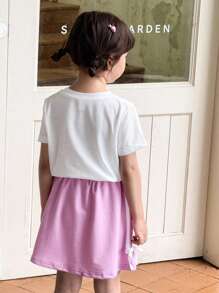 SHEIN Conjunto de camiseta con estampado de lazo y logo, y minifalda casual para niña - Multicolor - Ver 7
