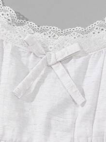 Denimly 少女两件套夏季套装。推荐法式复古、田园风、甜美纯正的韩系时尚单品！方领上衣，白色蕾丝蝴蝶结腰部设计，百搭百搭。弹力袖口遮盖手臂，亚麻面料。搭配蓝色牛仔阔腿裤，甜美百搭，适合街头、校园日常穿着、海滩度假、写真拍摄、朋友聚会，轻松打造优雅清纯的女性气质。 - 白色 - 查看 3