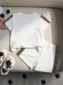 SHEIN Playful Pals 幼儿男童格子拼布图案圆领短袖 T 恤和短裤白色套装 - 彩色 - 查看 2