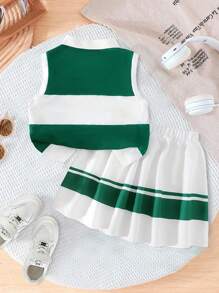 Completo bambina composto da top corto senza maniche con stampa a righe e lettera, e gonna a-line a vita alta a righe, look casual e alla moda, adatto per il ritorno a scuola, stile preppy