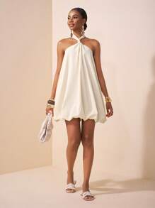 Zivah 2025 春夏新品 音乐节、复活节、圣帕特里克节、西部风、游牧风、生日派对、毕业典礼、校园、学生、日常休闲、基础百搭、休闲、邮轮旅行、海滩、日光浴、潮流、街头、婚礼宾客波西米亚风、通勤、早午餐、机场 杏色露背系带荷叶边连衣裙、纹理棉麻面料、短款 A 字露背连衣裙 - 白色 - 查看 4