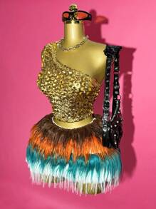 Slaydiva Arrivo nuovo 2025 Primavera/Estate, top canotta asimmetrico corto e attillato in tessuto elasticizzato e metallizzato forato a rete e asimmetrico sulle spalle, abbinato a gonna mini a righe multicolor in pelliccia ecologica, stile boho chic, festival musicale, paese occidentale, spiaggia, casual, avant-garde, party, dolce, sexy, Y2K - Dorato - Visualizzare 1