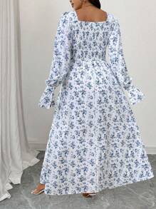 SHEIN Tall 加大码女式法式优雅蓝白瓷花卉印花长裙，法式浪漫方领，松紧后背收腰修身长裙，精致衬衫袖口 - 藍白色 - 查看 2