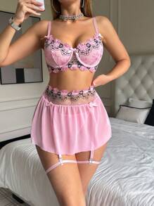 SHEIN 5 件套女士性感内衣套装，包括刺绣胸罩、丁字裤、迷你裙和 2 件腿吊袜带 - 粉色 - 查看 1