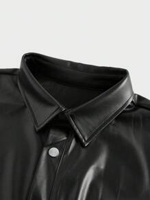 Manfinity BRENVOR Męska modna, uniwersalna, jednokolorowa koszula bez rękawów, męska czarna koszula bez rękawów, męska koszula bez rękawów ze sztucznej skóry, męska czarna koszula bez rękawów zapinana na guziki, męska koszula bez rękawów w stylu gotyckim, męska czarna koszula skórzana bez rękawów