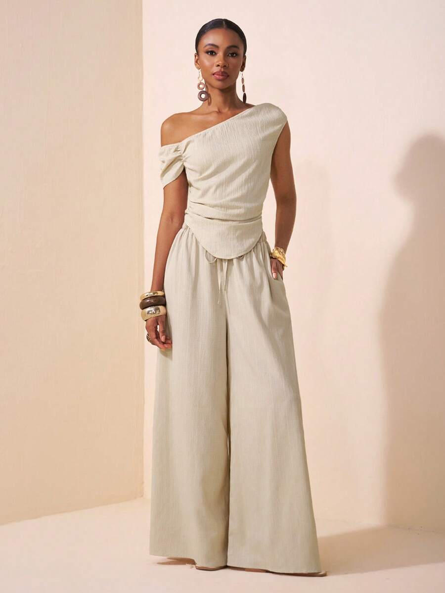 Zivah 2 件/套 2025 春夏新品系列音乐节、复活节、圣帕特里克节、西部风格、游牧风格、生日派对、毕业季、学院风、学生装、日常休闲、基本百搭、休闲、度假、邮轮旅行、海滩、日光浴、病毒式、街头服饰、婚礼嘉宾波西米亚风格、通勤风格、早午餐装、机场装 - 米色不对称肩部设计褶皱下摆短款上衣和阔腿裤纹理面料两件套 - 杏色 - 查看 1