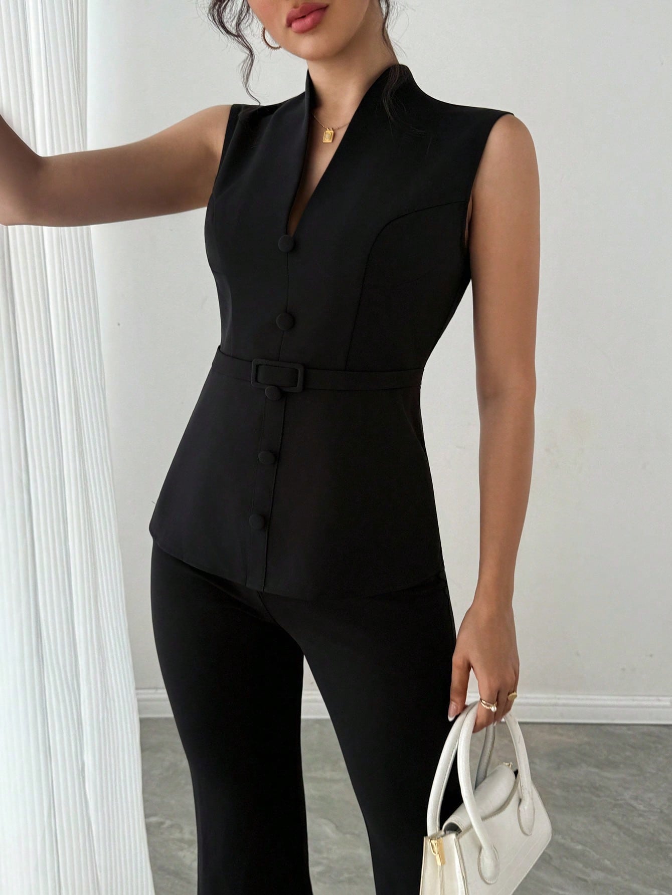 Neckline