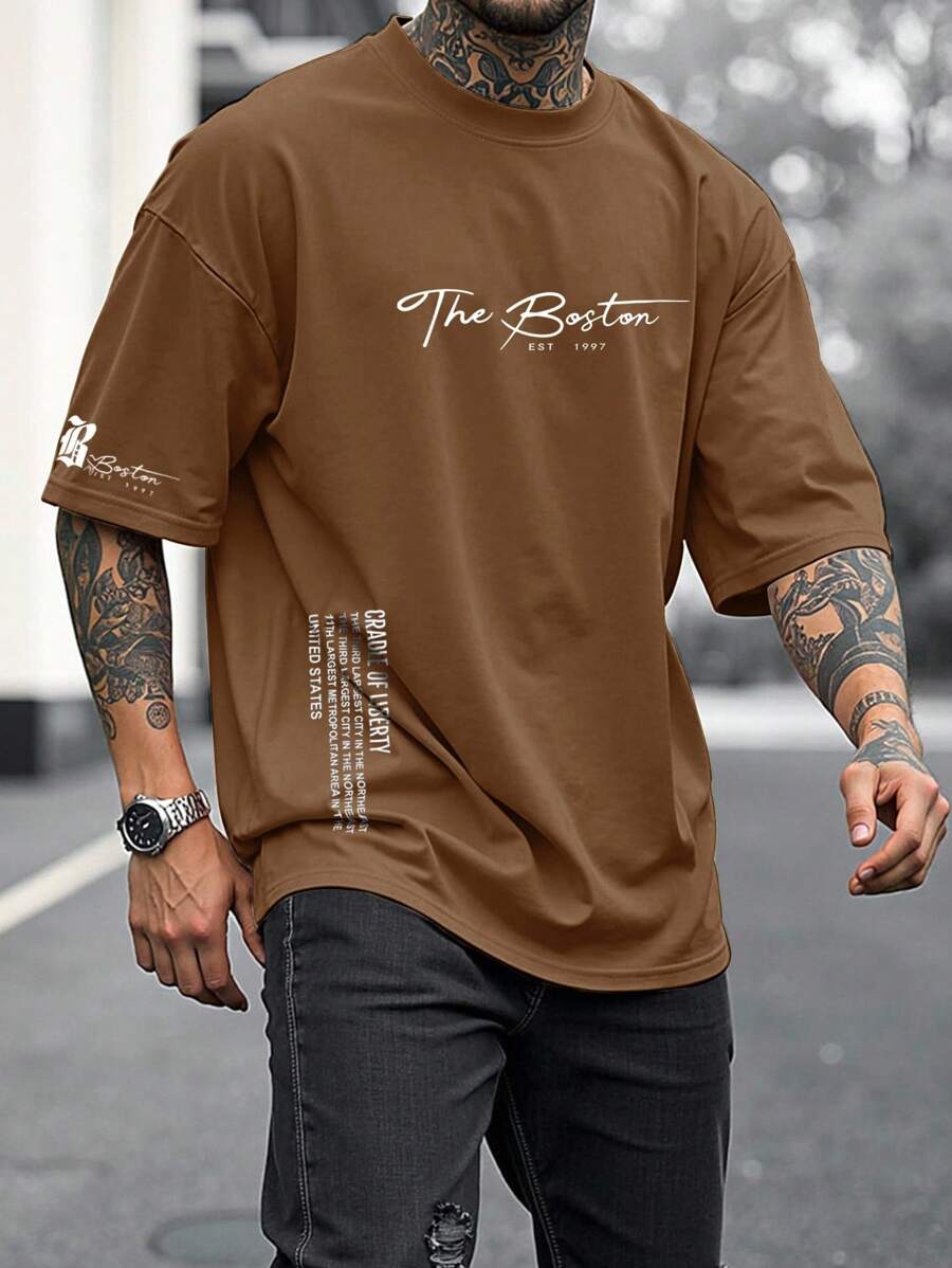 Manfinity LEGND 大码男士字母印花休闲圆领短袖T恤，夏季 - 棕色 - 查看 1