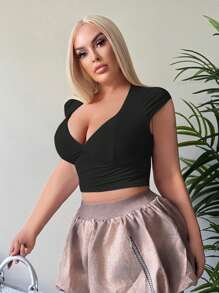 SHEIN SXY 大码女式基本款纯色深 V 性感紧身短款 T 恤，适合日常穿着，西式风格 - 黑色 - 查看 4