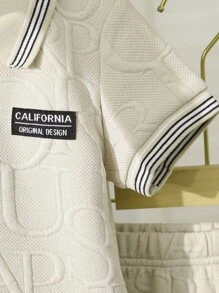 Set de 2 piezas de polo de malla jacquard de verano y pantalones cortos para niños pequeños, patrón de letras múltiples de jacquard de punto, camisa polo de manga corta con botones frontales, pantalones cortos deportivos casuales, adecuado para uso diario casual, vacaciones, salidas festivas