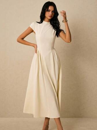 Poéselle Dam sommarklänning i enfärgad, lång midja med paraplykant