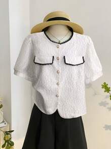 DreamSkyne Camisa elegante de manga corta con botones frontales y parches de encaje en tallas grandes - Blanco - Ver 1