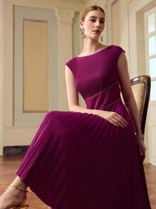 ZEYLAH Women's Solid Color Pleated Dress, Stylish For Summer
