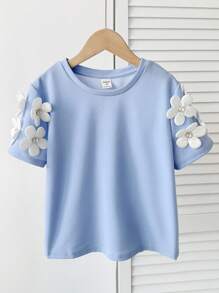 SHEIN 青少年女孩休闲优雅手工3D花卉装饰圆领短袖合身针织上衣 - 淺藍色 - 查看 4