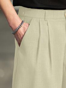 Manfinity CasualKnits Men's Relaxed Fit Pleated Bermuda Shorts. Modern Casual Woven Fabric Shorts In Apricot With Practical Pockets And Zipper Closure. - Apricot - View 4