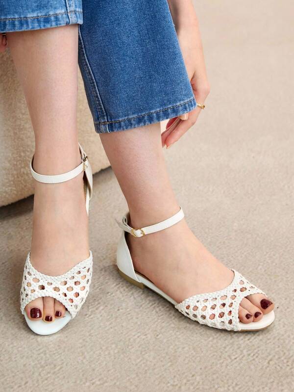 Rosivie 2025 New Woven Hollow Out Fashionable Versatile Flat Women Sandals For Spring & Summer