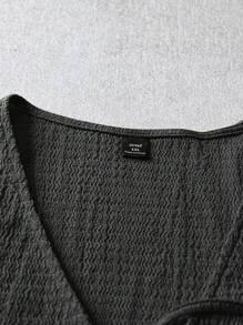 SHEIN LUNE Áo nữ cỡ lớn mùa hè kiểu dáng thường ngày, màu trơn, chất liệu vải, cổ chữ V, thắt nút phía trước, màu đen, thích hợp cho giáo viên. - màu đen - Xem 5