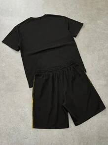 PAVTROS Manfinity Streetrush 男士两件套圆领短袖T恤和短裤套装，男士抽绳松紧腰印花纯色短裤，日常时尚印花十字条纹渐变撞色印花图案，黑色短袖T恤和短裤套装，简约条纹图形印花T恤套装，时尚T恤和短裤套装，适合所有季节的日常休闲装，休闲通勤装，通勤日常休闲装，男友礼物。 - 黑色 - 查看 2