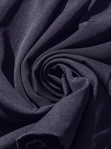 SHEIN LUNE 大码纯黑色口袋商务休闲常规款女式百慕大短裤，春夏