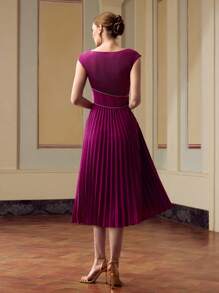 ZEYLAH Women's Solid Color Pleated Dress, Stylish For Summer