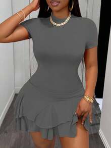 Slaydiva Vestido curto casual minimalista de verão com decote redondo e babados, manga curta e colado ao corpo, chique e