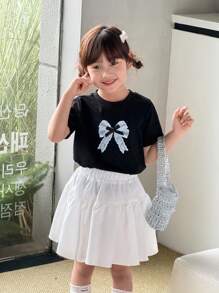 SHEIN 年轻女孩休闲蝴蝶结图案短袖T恤和迷你裙套装 - 黑與白 - 查看 2
