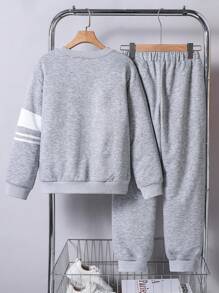 SHEIN طقم ملابس رياضي كاجوال للأولاد المراهقين من قطعتين/مجموعة، يتكون من سويت شيرت بياقة مع تفاصيل وصلات متناسقة وبنطال مطبوع برباط سحب، مناسب للارتداء اليومي والرياضات الخارجية والتنقل، إطلالة أنيقة لفصلي الربيع/الخريف والشتاء - رمادي فاتح - مشاهدة 2