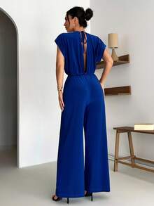 EURMUSE Tuta elegante con parte superiore a fascia, dettaglio maniche a campana, scollo a V, vita elastica, lunghezza intera, tessuto morbido e fluido, stile da abito da sera, dettaglio fiocco al collo, adatto per eventi professionali, materiale di qualità premium, moda contemporanea, vestibilità comoda, pronta per occasioni speciali, silhouette moderna, stile sofisticato, tessuto facile da curare, design versatile, perfetta per eventi - Blu reale - Visualizzare 2