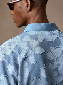 AKNOTIC X Nawaf Alabid 男士蓝色花卉提花休闲宽松短袖衬衫，适合夏季、度假、日常、派对、情侣、男士礼物 - 淺色水洗藍 - 查看 8