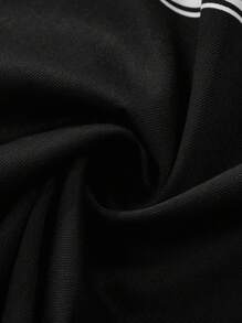 Manfinity EMRG Conjunto de camisa de manga corta con estampado de carta de Cupido y pantalón corto con cordón en la cintura, informal y de calle, para hombre, de verano