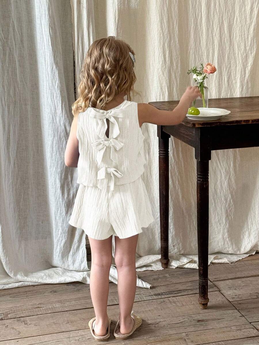SHEIN LMoss Kids LMoss 2件套女童纯色圆领无袖上衣和短裤套装,白色连衣裙,夏季连衣裙,荷叶边连衣裙,露背连衣裙,亚麻连衣裙,荷叶边连衣裙 - 白色 - 查看 1