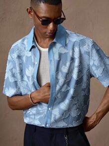 AKNOTIC X Nawaf Alabid 男士蓝色花卉提花休闲宽松短袖衬衫，适合夏季、度假、日常、派对、情侣、男士礼物 - 淺色水洗藍 - 查看 5