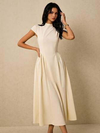 Poéselle Dam sommarklänning i enfärgad, lång midja med paraplykant