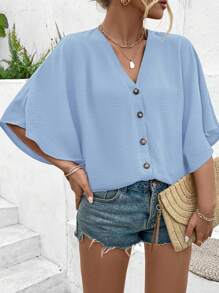 EMERY ROSE Áo cánh tay vai cổ chữ V thanh lịch màu trơn 3D Jacquard cỡ lớn cho nữ, trang trí nút, bãi biển/khu nghỉ dưỡng 2025, thiết kế đa năng mới cho mùa xuân và mùa hè - Màu xanh nhạt - Xem 1