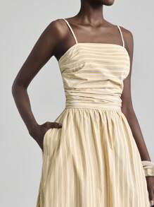 Ontre 女士条纹荷叶边吊带连衣裙，适合毕业旅行、音乐节、商务休闲、秋季的休闲度假连衣裙 - 卡其色 - 查看 6