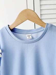 SHEIN 青少年女孩休闲优雅手工3D花卉装饰圆领短袖合身针织上衣 - 淺藍色 - 查看 5