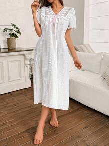 SHEIN V-Ausschnitt Spitze Patchwork locker sitzende Kurzarm Hohlstrick Jacquard Damen Nachthemd, Moo Moo Schlafkleid - Weiss - Übersicht 5