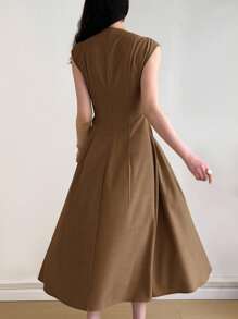 Heiryn V领褶饰腰部A字型优雅浪漫百搭通勤连衣裙 - 棕色 - 查看 6