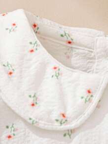 SHEIN 2025 Toddler Girl Ditsy Floral Sweet Puff Sleeve Smock Dress With Flared Hem Baby Girl Smocked Dress Smocked Dress Baby Smocked Baby Girl Dress Elegant Baby Flower Dress Smocked Dress Toddler, Baby Girl Floral Dress, Baby Girl Summer Dress, Baby Girl White Dress, Baby Tea Party Dress - White - View 4