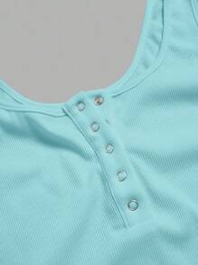 Slaydiva Lässiges, alltagstaugliches weißes Cami-Top mit tiefem U-Ausschnitt und Rückenausschnitt - Damen Tanktops, Damen Rippstrick-Tanktops, Damen Knopf-Tanktops